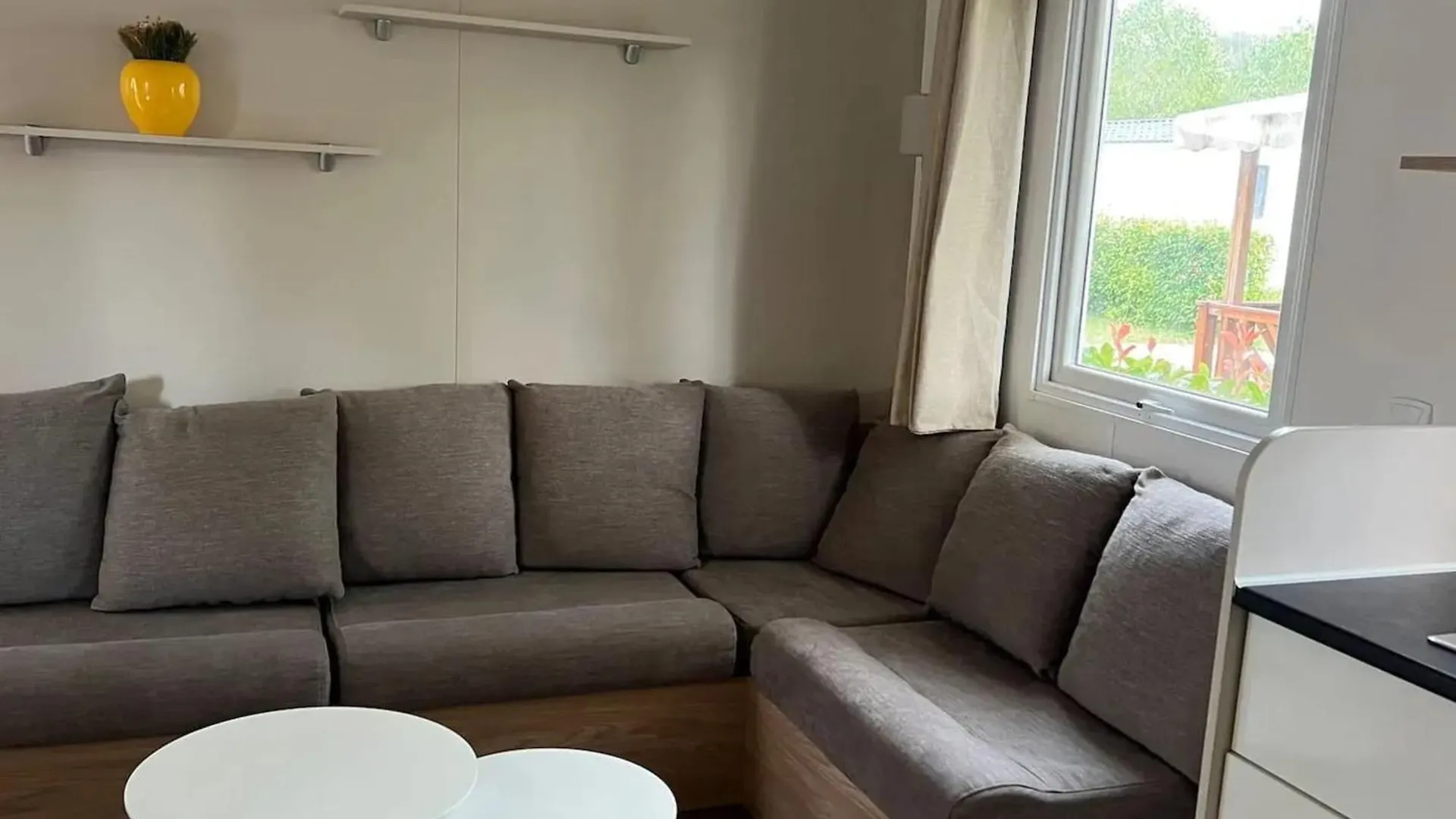 Bungalow Agreable Dans Camping A Condrieu Avec Piscine Partagee Holiday home
